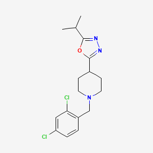 molecular formula C17H21Cl2N3O B2620199 2-(1-(2,4-Dichlorobenzyl)piperidin-4-yl)-5-isopropyl-1,3,4-oxadiazole CAS No. 1251610-27-1