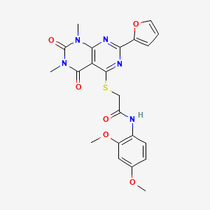 molecular formula C22H21N5O6S B2620313 N-(2,4-dimethoxyphenyl)-2-((2-(furan-2-yl)-6,8-dimethyl-5,7-dioxo-5,6,7,8-tetrahydropyrimido[4,5-d]pyrimidin-4-yl)thio)acetamide CAS No. 847190-99-2