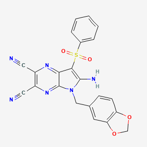 molecular formula C22H14N6O4S B2620345 6-Amino-7-(benzenesulfonyl)-5-(1,3-benzodioxol-5-ylmethyl)pyrrolo[2,3-b]pyrazine-2,3-dicarbonitrile CAS No. 691396-54-0