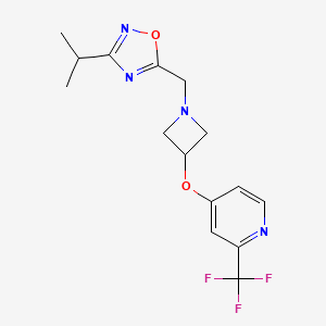 molecular formula C15H17F3N4O2 B2620663 3-Propan-2-yl-5-[[3-[2-(trifluoromethyl)pyridin-4-yl]oxyazetidin-1-yl]methyl]-1,2,4-oxadiazole CAS No. 2380143-09-7