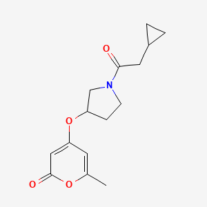 molecular formula C15H19NO4 B2620770 4-((1-(2-环丙基乙酰)吡咯烷-3-基)氧基)-6-甲基-2H-吡喃-2-酮 CAS No. 1706223-42-8