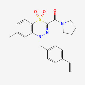 molecular formula C22H23N3O3S B2621058 7-methyl-3-(1-pyrrolidinylcarbonyl)-1-(4-vinylbenzyl)-4lambda~6~,1,2-benzothiadiazine-4,4(1H)-dione CAS No. 1251602-89-7