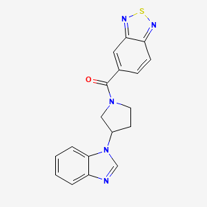 molecular formula C18H15N5OS B2621206 (3-(1H-benzo[d]imidazol-1-yl)pyrrolidin-1-yl)(benzo[c][1,2,5]thiadiazol-5-yl)methanone CAS No. 2034298-81-0
