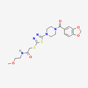 2-((5-(4-(benzo[d][1,3]dioxole-5-carbonyl)piperazin-1-yl)-1,3,4-thiadiazol-2-yl)thio)-N-(2-methoxyethyl)acetamide