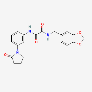 molecular formula C20H19N3O5 B2623622 N1-(benzo[d][1,3]dioxol-5-ylmethyl)-N2-(3-(2-oxopyrrolidin-1-yl)phenyl)oxalamide CAS No. 941957-86-4