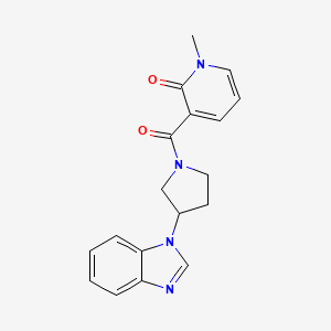molecular formula C18H18N4O2 B2623749 3-(3-(1H-benzo[d]imidazol-1-yl)pyrrolidine-1-carbonyl)-1-methylpyridin-2(1H)-one CAS No. 2034513-52-3