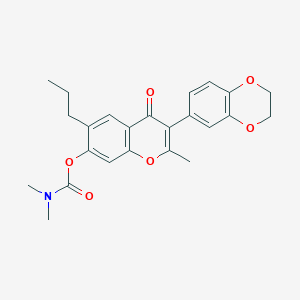 B2624479 3-(2,3-dihydrobenzo[b][1,4]dioxin-6-yl)-2-methyl-4-oxo-6-propyl-4H-chromen-7-yl dimethylcarbamate CAS No. 637747-03-6