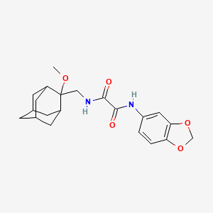 N1-(benzo[d][1,3]dioxol-5-yl)-N2-(((1R,3S,5r,7r)-2-methoxyadamantan-2-yl)methyl)oxalamide