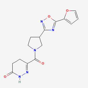 molecular formula C15H15N5O4 B2625672 6-(3-(5-(furan-2-yl)-1,2,4-oxadiazol-3-yl)pyrrolidine-1-carbonyl)-4,5-dihydropyridazin-3(2H)-one CAS No. 2034351-04-5