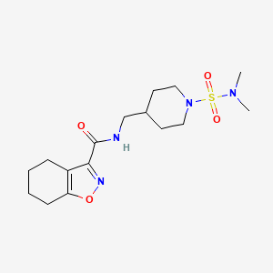 molecular formula C16H26N4O4S B2625849 N-((1-(N,N-二甲基磺酰胺基)哌啶-4-基)甲基)-4,5,6,7-四氢苯并[d]异恶唑-3-甲酰胺 CAS No. 2034375-54-5