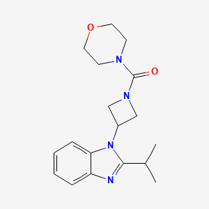 molecular formula C18H24N4O2 B2626586 Morpholin-4-yl-[3-(2-propan-2-ylbenzimidazol-1-yl)azetidin-1-yl]methanone CAS No. 2415519-57-0