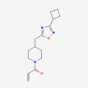 molecular formula C15H21N3O2 B2627086 1-(4-((3-Cyclobutyl-1,2,4-oxadiazol-5-yl)methyl)piperidin-1-yl)prop-2-en-1-one CAS No. 2361641-61-2