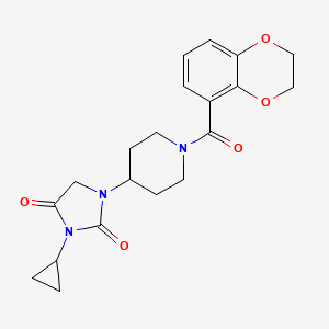 3-Cyclopropyl-1-[1-(2,3-dihydro-1,4-benzodioxine-5-carbonyl)piperidin-4-yl]imidazolidine-2,4-dione
