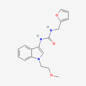molecular formula C17H19N3O3 B2630548 1-(呋喃-2-基甲基)-3-(1-(2-甲氧基乙基)-1H-吲哚-3-基)脲 CAS No. 941902-46-1