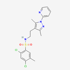 molecular formula C19H20Cl2N4O2S B2630621 2,4-dichloro-N-(2-(3,5-dimethyl-1-(pyridin-2-yl)-1H-pyrazol-4-yl)ethyl)-5-methylbenzenesulfonamide CAS No. 2034257-43-5