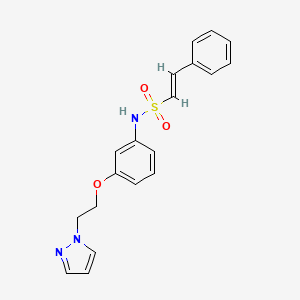 molecular formula C19H19N3O3S B2631575 (E)-2-苯基-N-[3-(2-吡唑-1-基乙氧基)苯基]乙烯磺酰胺 CAS No. 1181471-68-0