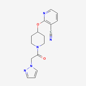 molecular formula C16H17N5O2 B2631625 2-((1-(2-(1H-吡唑-1-基)乙酰)哌啶-4-基)氧基)烟腈 CAS No. 1797597-02-4