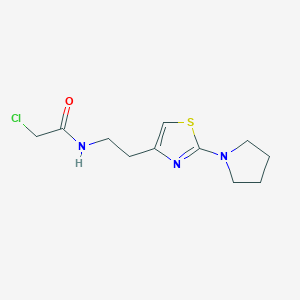 molecular formula C11H16ClN3OS B2632570 2-Chloro-N-[2-(2-pyrrolidin-1-yl-1,3-thiazol-4-yl)ethyl]acetamide CAS No. 2411302-60-6
