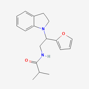molecular formula C18H22N2O2 B2633104 N-(2-(呋喃-2-基)-2-(吲哚林-1-基)乙基)异丁酰胺 CAS No. 898458-17-8
