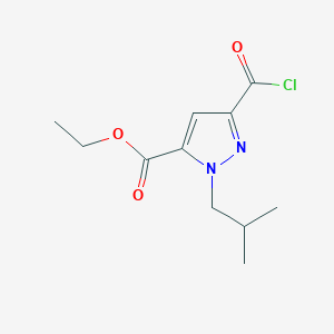 molecular formula C11H15ClN2O3 B2634181 Ethyl 5-carbonochloridoyl-2-(2-methylpropyl)pyrazole-3-carboxylate CAS No. 1946812-38-9