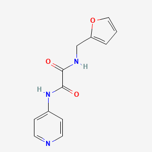 molecular formula C12H11N3O3 B2634378 N1-(呋喃-2-基甲基)-N2-(吡啶-4-基)草酰胺 CAS No. 899974-75-5