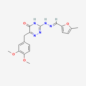 molecular formula C18H19N5O4 B2634410 (E)-6-(3,4-dimethoxybenzyl)-3-(2-((5-methylfuran-2-yl)methylene)hydrazinyl)-1,2,4-triazin-5(2H)-one CAS No. 350843-78-6