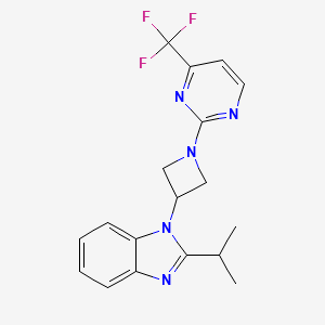 molecular formula C18H18F3N5 B2634986 2-Propan-2-yl-1-[1-[4-(trifluoromethyl)pyrimidin-2-yl]azetidin-3-yl]benzimidazole CAS No. 2415512-22-8