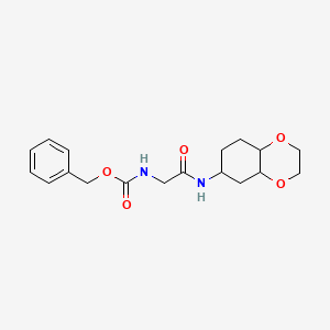 molecular formula C18H24N2O5 B2636675 苄基(2-((八氢苯并[b][1,4]二氧杂环-6-基)氨基)-2-氧代乙基)氨基甲酸酯 CAS No. 1902932-43-7