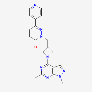 2-[(1-{1,6-dimethyl-1H-pyrazolo[3,4-d]pyrimidin-4-yl}azetidin-3-yl)methyl]-6-(pyridin-4-yl)-2,3-dihydropyridazin-3-one