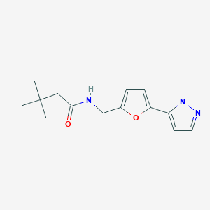 3,3-Dimethyl-N-[[5-(2-methylpyrazol-3-yl)furan-2-yl]methyl]butanamide