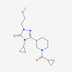 molecular formula C17H26N4O3 B2638423 3-(1-(cyclopropanecarbonyl)piperidin-3-yl)-4-cyclopropyl-1-(2-methoxyethyl)-1H-1,2,4-triazol-5(4H)-one CAS No. 2189498-93-7