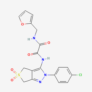 molecular formula C18H15ClN4O5S B2639061 N-[2-(4-chlorophenyl)-5,5-dioxo-2H,4H,6H-5lambda6-thieno[3,4-c]pyrazol-3-yl]-N'-[(furan-2-yl)methyl]ethanediamide CAS No. 899962-18-6