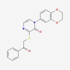 molecular formula C20H16N2O4S B2639508 1-(2,3-dihydrobenzo[b][1,4]dioxin-6-yl)-3-((2-oxo-2-phenylethyl)thio)pyrazin-2(1H)-one CAS No. 923174-66-7