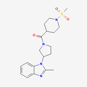 molecular formula C19H26N4O3S B2639537 (3-(2-methyl-1H-benzo[d]imidazol-1-yl)pyrrolidin-1-yl)(1-(methylsulfonyl)piperidin-4-yl)methanone CAS No. 2034385-11-8