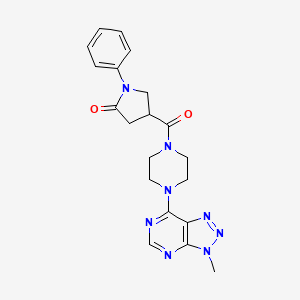 molecular formula C20H22N8O2 B2639808 4-(4-(3-甲基-3H-[1,2,3]三唑并[4,5-d]嘧啶-7-基)哌嗪-1-羰基)-1-苯基吡咯烷-2-酮 CAS No. 1058497-25-8