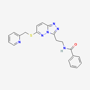 molecular formula C20H18N6OS B2639822 N-[2-[6-(pyridin-2-ylmethylsulfanyl)-[1,2,4]triazolo[4,3-b]pyridazin-3-yl]ethyl]benzamide CAS No. 872994-43-9