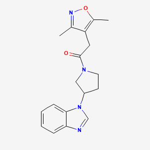 molecular formula C18H20N4O2 B2640170 1-(3-(1H-benzo[d]imidazol-1-yl)pyrrolidin-1-yl)-2-(3,5-dimethylisoxazol-4-yl)ethanone CAS No. 2034420-91-0
