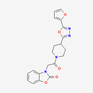 molecular formula C20H18N4O5 B2640261 3-(2-(4-(5-(呋喃-2-基)-1,3,4-恶二唑-2-基)哌啶-1-基)-2-氧代乙基)苯并[d]恶唑-2(3H)-酮 CAS No. 1210667-72-3