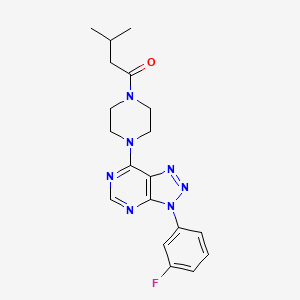 molecular formula C19H22FN7O B2640815 1-(4-(3-(3-氟苯基)-3H-[1,2,3]三唑并[4,5-d]嘧啶-7-基)哌嗪-1-基)-3-甲基丁烷-1-酮 CAS No. 923513-28-4