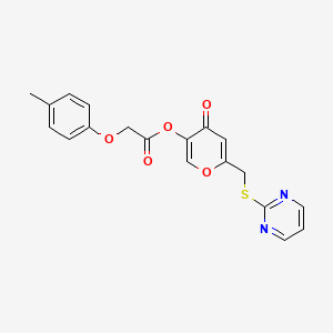 molecular formula C19H16N2O5S B2641101 [4-氧代-6-(嘧啶-2-基硫代甲基)吡喃-3-基] 2-(4-甲基苯氧基)乙酸酯 CAS No. 877637-22-4