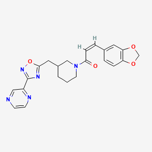 (Z)-3-(benzo[d][1,3]dioxol-5-yl)-1-(3-((3-(pyrazin-2-yl)-1,2,4-oxadiazol-5-yl)methyl)piperidin-1-yl)prop-2-en-1-one