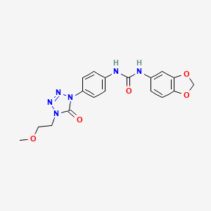 molecular formula C18H18N6O5 B2643935 1-(benzo[d][1,3]dioxol-5-yl)-3-(4-(4-(2-methoxyethyl)-5-oxo-4,5-dihydro-1H-tetrazol-1-yl)phenyl)urea CAS No. 1396798-38-1