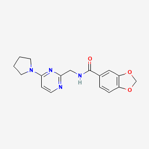 molecular formula C17H18N4O3 B2644951 N-((4-(pyrrolidin-1-yl)pyrimidin-2-yl)methyl)benzo[d][1,3]dioxole-5-carboxamide CAS No. 1797973-15-9