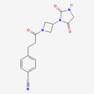 molecular formula C16H16N4O3 B2645292 4-(3-(3-(2,5-Dioxoimidazolidin-1-yl)azetidin-1-yl)-3-oxopropyl)benzonitrile CAS No. 2034489-67-1
