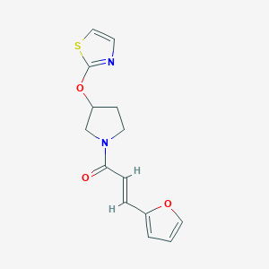 (E)-3-(furan-2-yl)-1-(3-(thiazol-2-yloxy)pyrrolidin-1-yl)prop-2-en-1-one