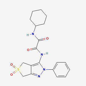 molecular formula C19H22N4O4S B2647244 N1-cyclohexyl-N2-(5,5-dioxido-2-phenyl-4,6-dihydro-2H-thieno[3,4-c]pyrazol-3-yl)oxalamide CAS No. 899989-04-9