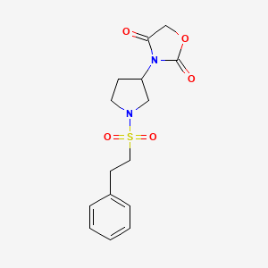 molecular formula C15H18N2O5S B2647267 3-(1-(Phenethylsulfonyl)pyrrolidin-3-yl)oxazolidine-2,4-dione CAS No. 2034274-04-7