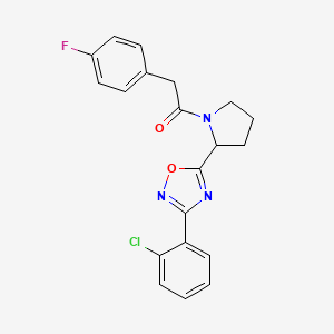molecular formula C20H17ClFN3O2 B2647566 3-(2-Chlorophenyl)-5-{1-[(4-fluorophenyl)acetyl]pyrrolidin-2-yl}-1,2,4-oxadiazole CAS No. 1798633-66-5