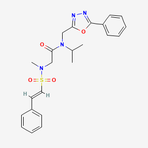 molecular formula C23H26N4O4S B2648026 2-[甲基-[(E)-2-苯乙烯基]磺酰胺基]-N-[(5-苯基-1,3,4-恶二唑-2-基)甲基]-N-丙烷-2-基乙酰胺 CAS No. 1090945-85-9
