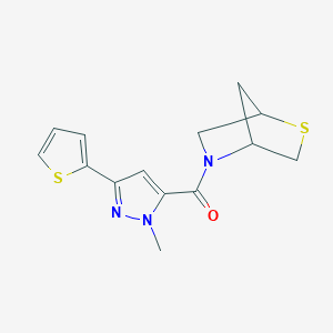 molecular formula C14H15N3OS2 B2650148 2-硫杂-5-氮杂双环[2.2.1]庚烷-5-基(1-甲基-3-(噻吩-2-基)-1H-吡唑-5-基)甲酮 CAS No. 2034608-28-9